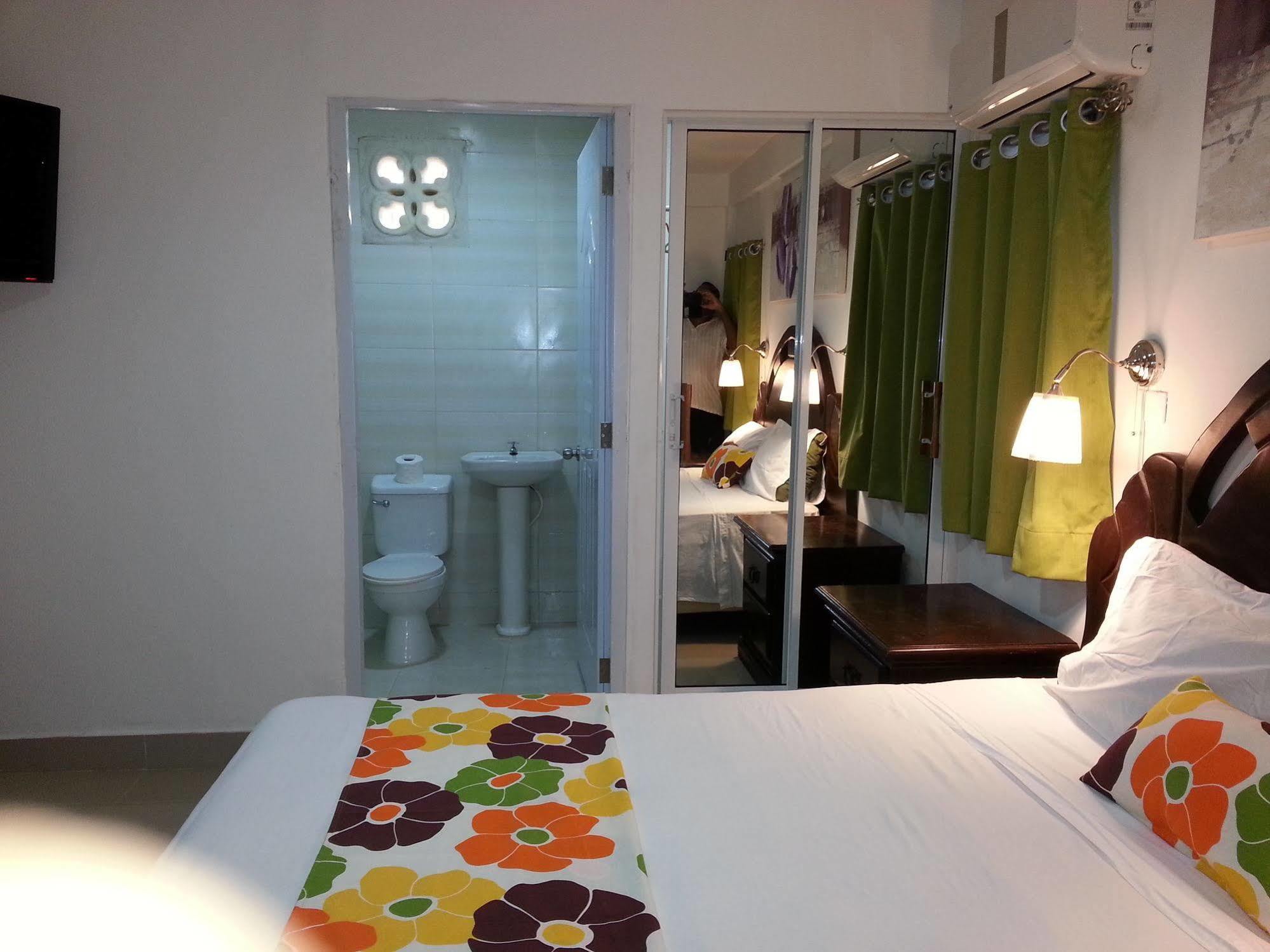 Hotel Riparbella Santo Domingo Esterno foto